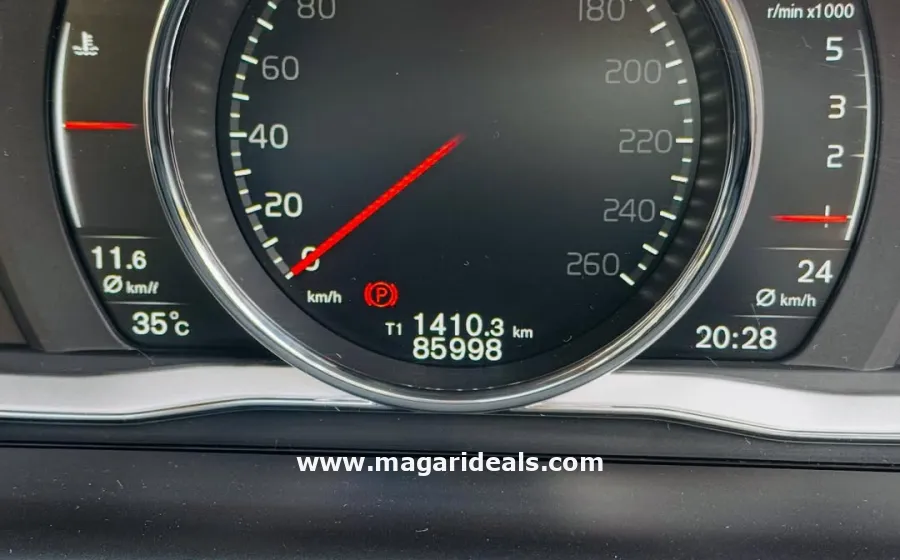 2017 VOLVO XC60 D4 in Kenya for Sale | Magari Deals