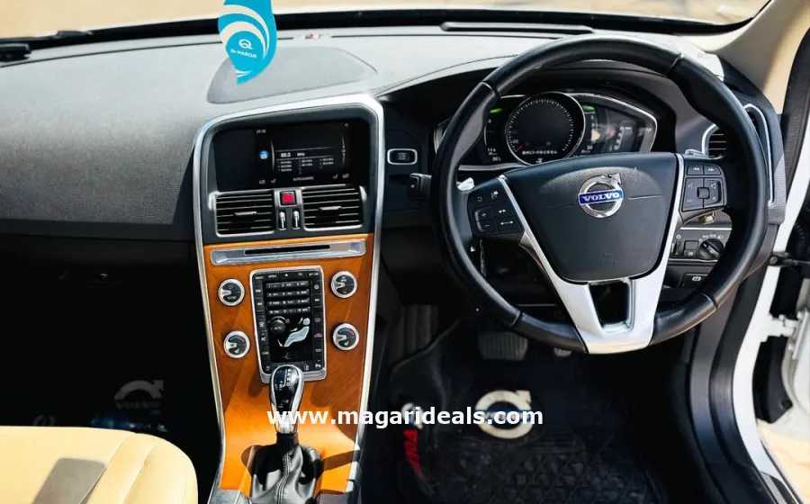 2017 VOLVO XC60 D4 in Kenya for Sale | Magari Deals