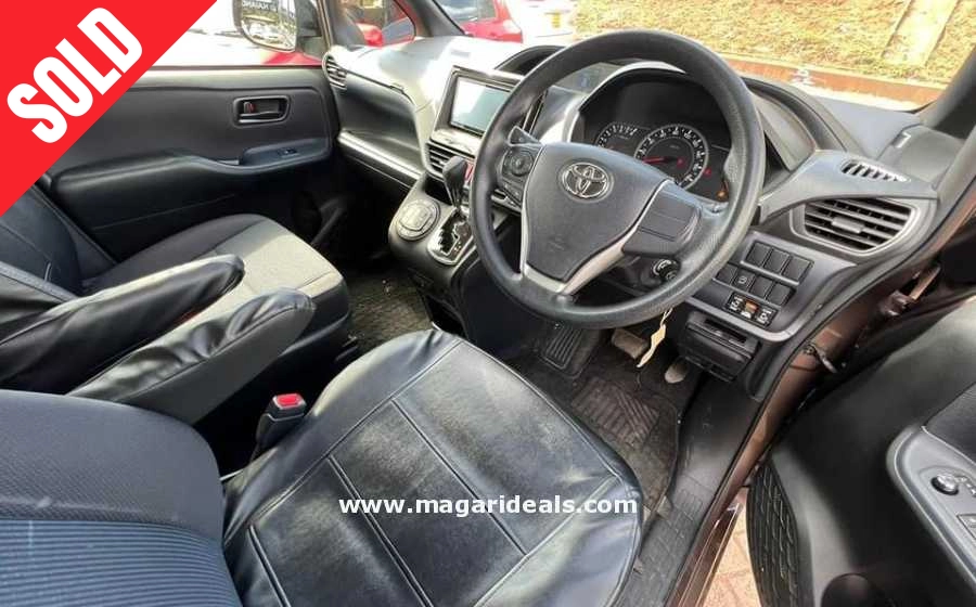 TOYOTA NOAH 2.0 in Kenya for Sale | Magari Deals