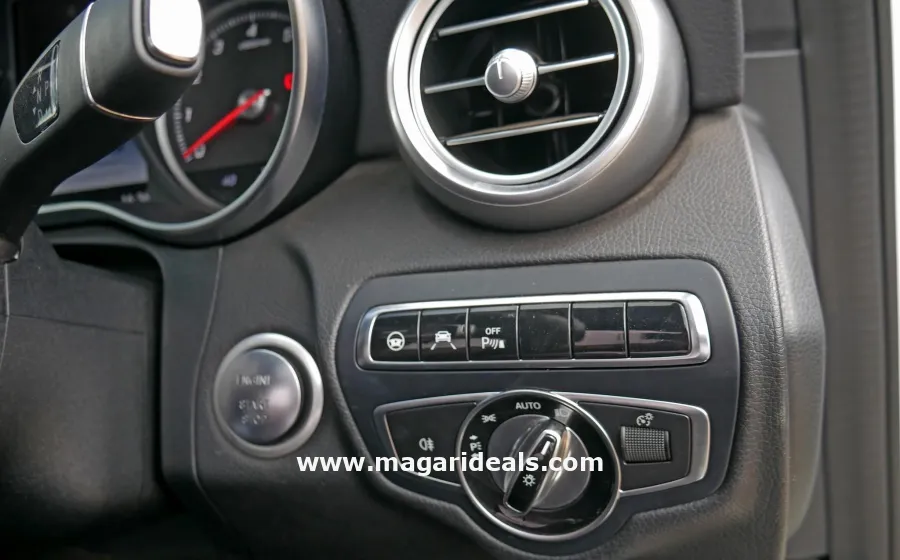 MERCEDES BENZ C200 in Kenya for Sale | Magari Deals