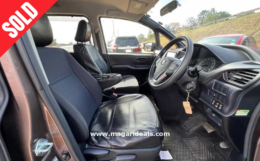 TOYOTA NOAH 2.0 in Kenya for Sale | Magari Deals