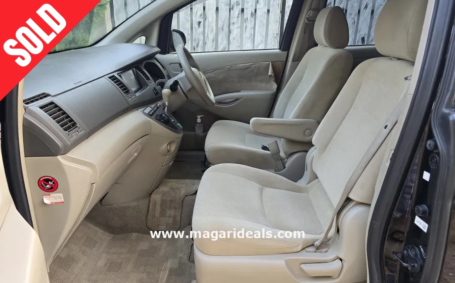 TOYOTA ISIS 2015 Mombasa in Kenya for Sale | Magari Deals
