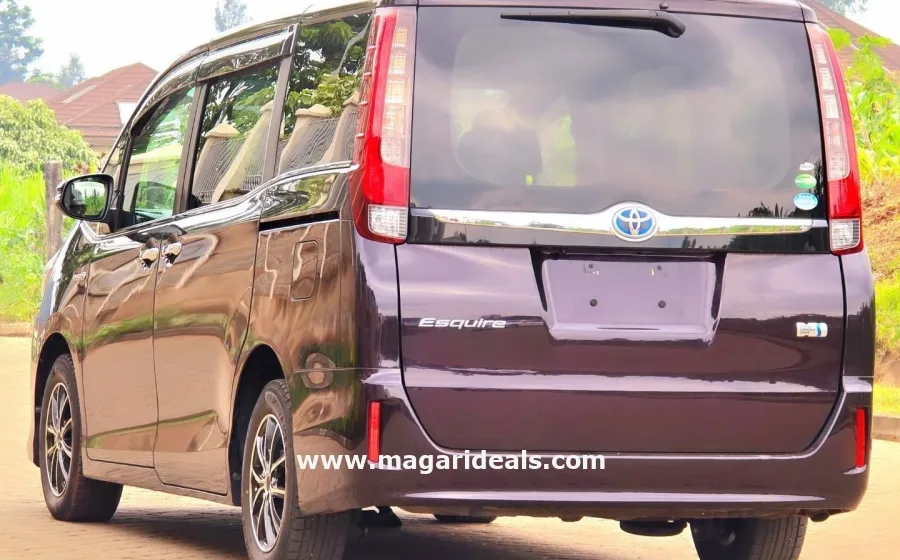 TOYOTA ESQUIRE 1.8 HYRBID in Kenya for Sale | Magari Deals