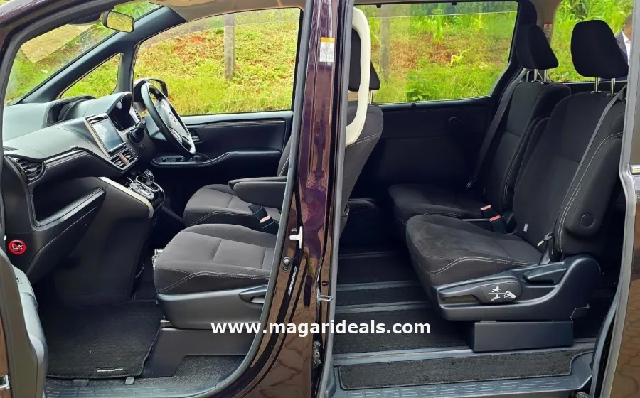 TOYOTA ESQUIRE 1.8 HYRBID in Kenya for Sale | Magari Deals