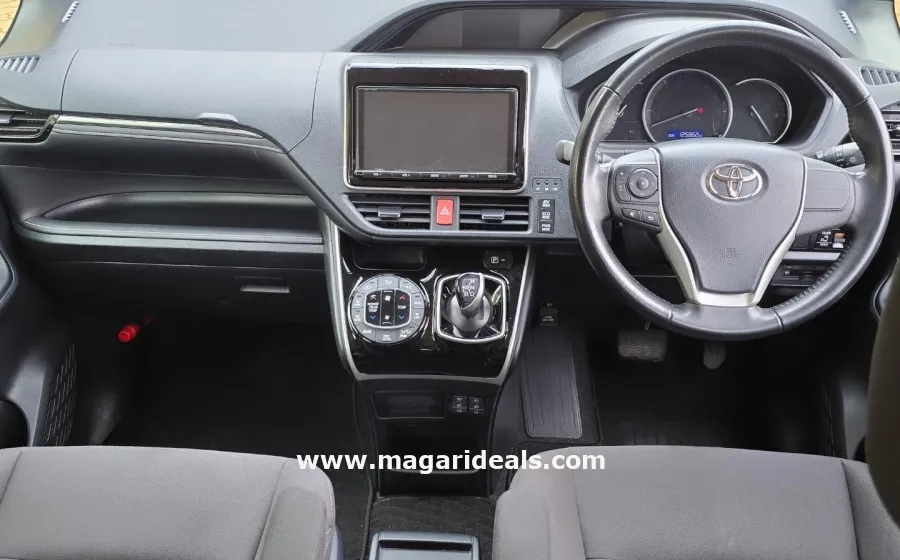 TOYOTA ESQUIRE 1.8 HYRBID in Kenya for Sale | Magari Deals