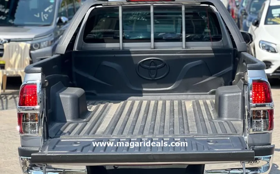 TOYOTA HILUX Single Cab 2017 Silver in Kenya for Sale | Magari Deals