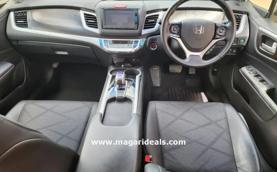 HONDA JADE HYBRID in Kenya for Sale | Magari Deals