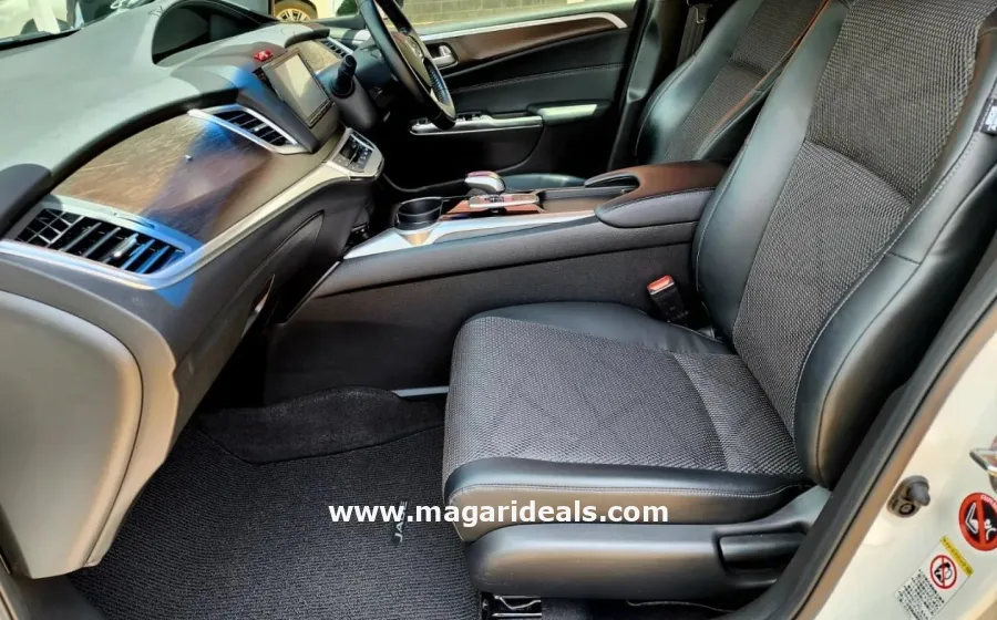 HONDA JADE HYBRID in Kenya for Sale | Magari Deals