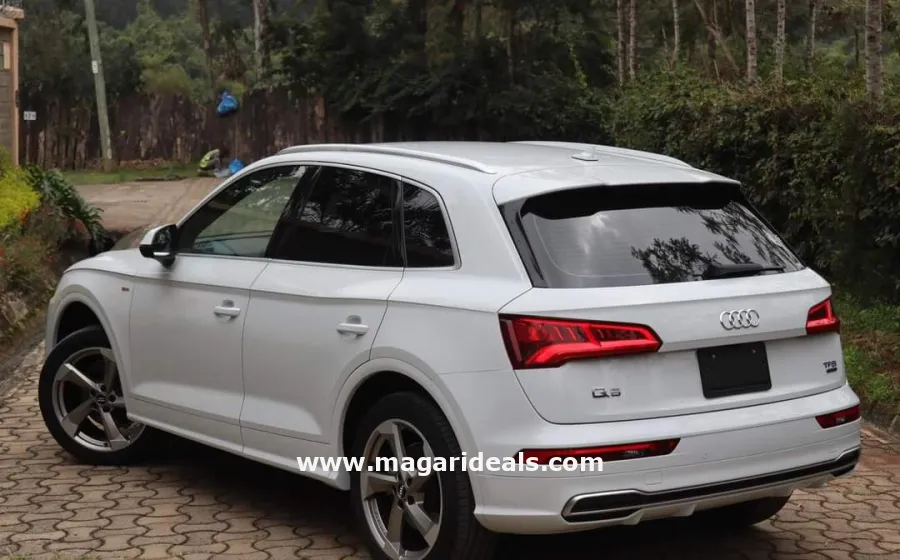 AUDI Q5 QUATTRO S-LINE White 2018 in Kenya for Sale | Magari Deals