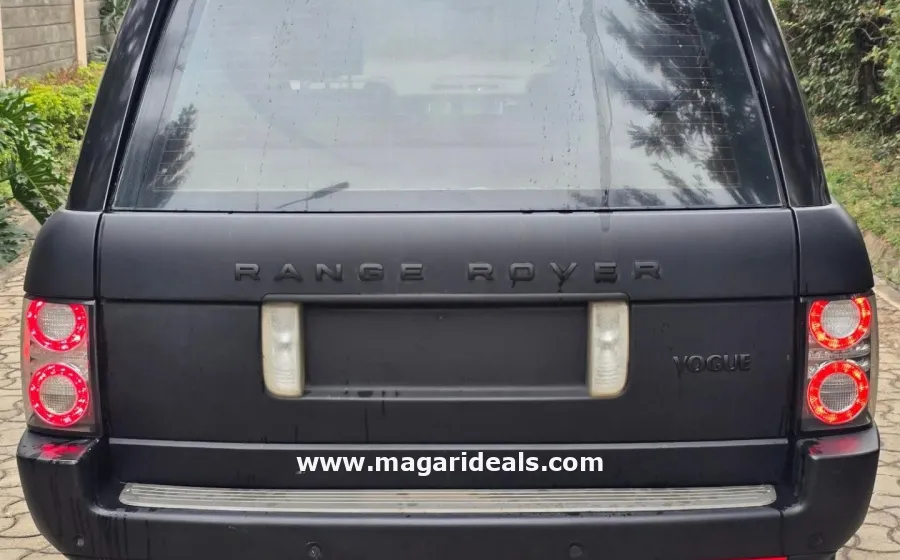 2010 Land Rover Range Rover Vogue in Kenya for Sale | Magari Deals