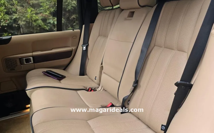 2010 Land Rover Range Rover Vogue in Kenya for Sale | Magari Deals