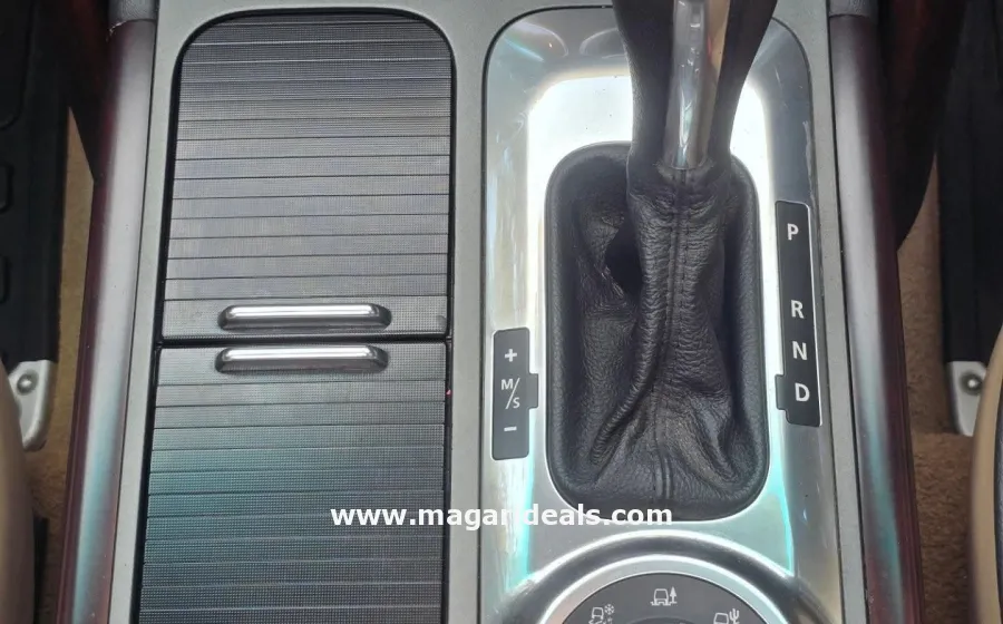 2010 Land Rover Range Rover Vogue in Kenya for Sale | Magari Deals