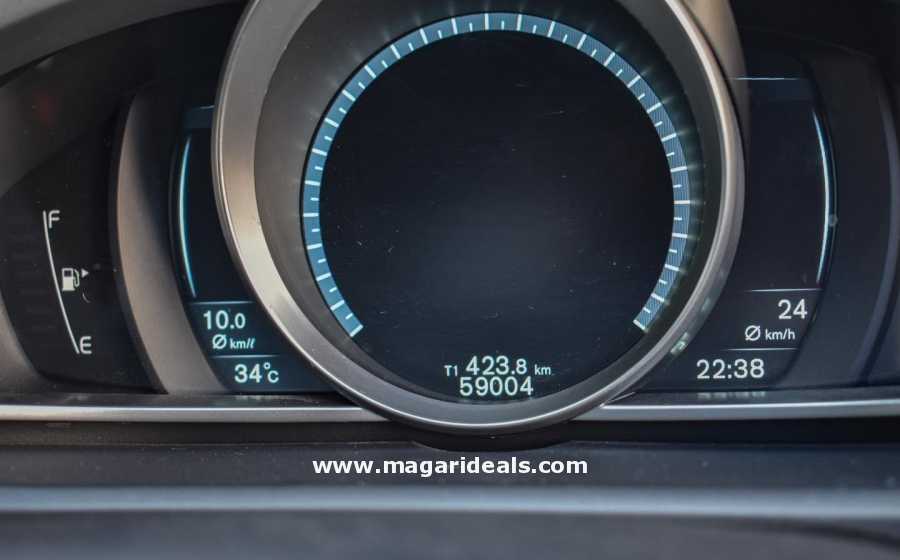 Volvo V40 T4 1600cc 2015 model for Sale in Kenya | Magari Deals