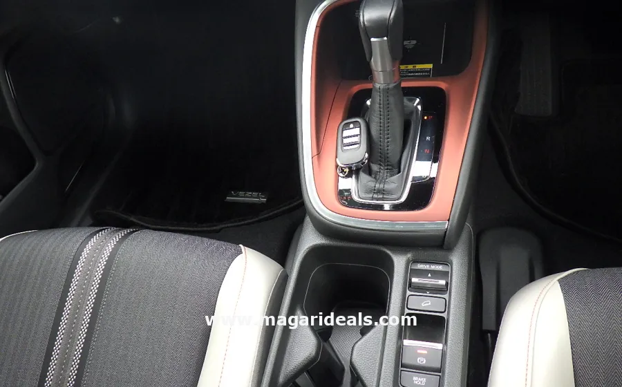 20221 Honda Vezel HEV PLAY in Kenya for Sale | Magari Deals